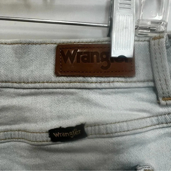 Wrangler light wash distressed denim Bermuda length short with tough hem size 8 - Picture 5 of 8